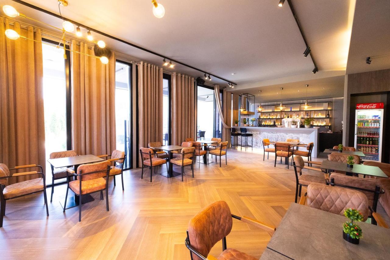 New Donantelo Hotel Vlorë Εξωτερικό φωτογραφία