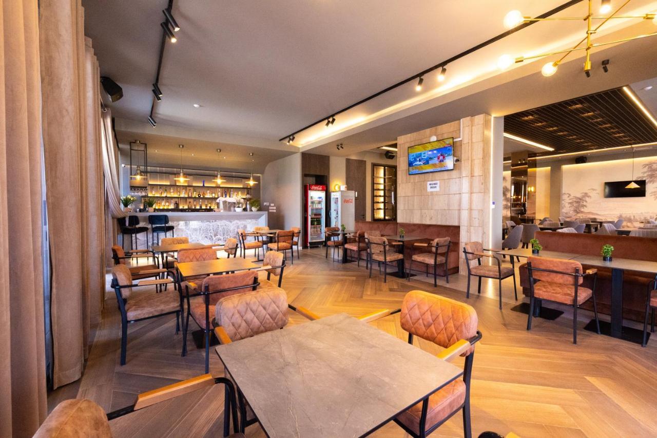 New Donantelo Hotel Vlorë Εξωτερικό φωτογραφία