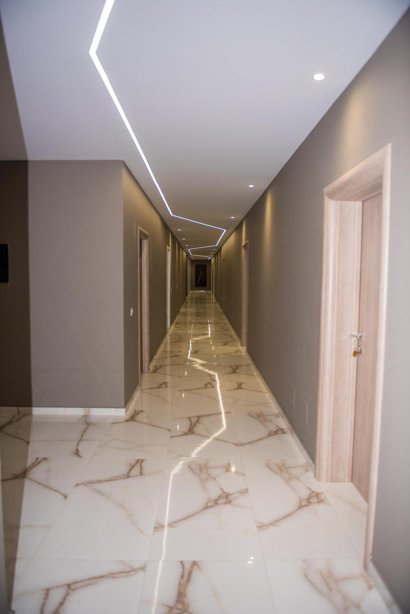 New Donantelo Hotel Vlorë Εξωτερικό φωτογραφία