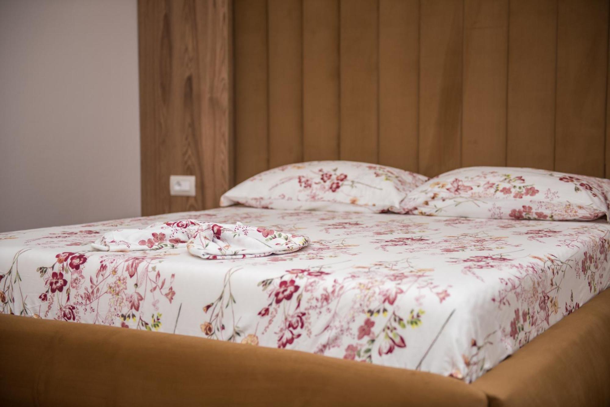 New Donantelo Hotel Vlorë Εξωτερικό φωτογραφία